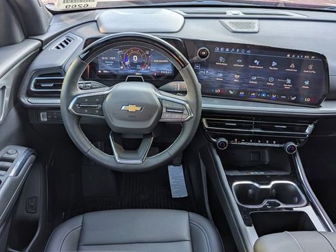 New 2025 Chevrolet Traverse LT w/ Enhanced Driving Package image 8