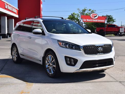 Used 2017 Kia Sorento SX FWD image 2