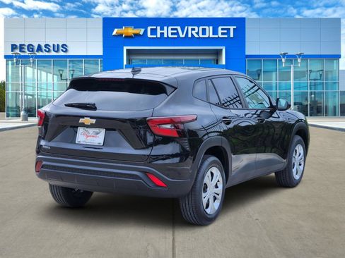 New 2026 Chevrolet Trax LS FWD image 4