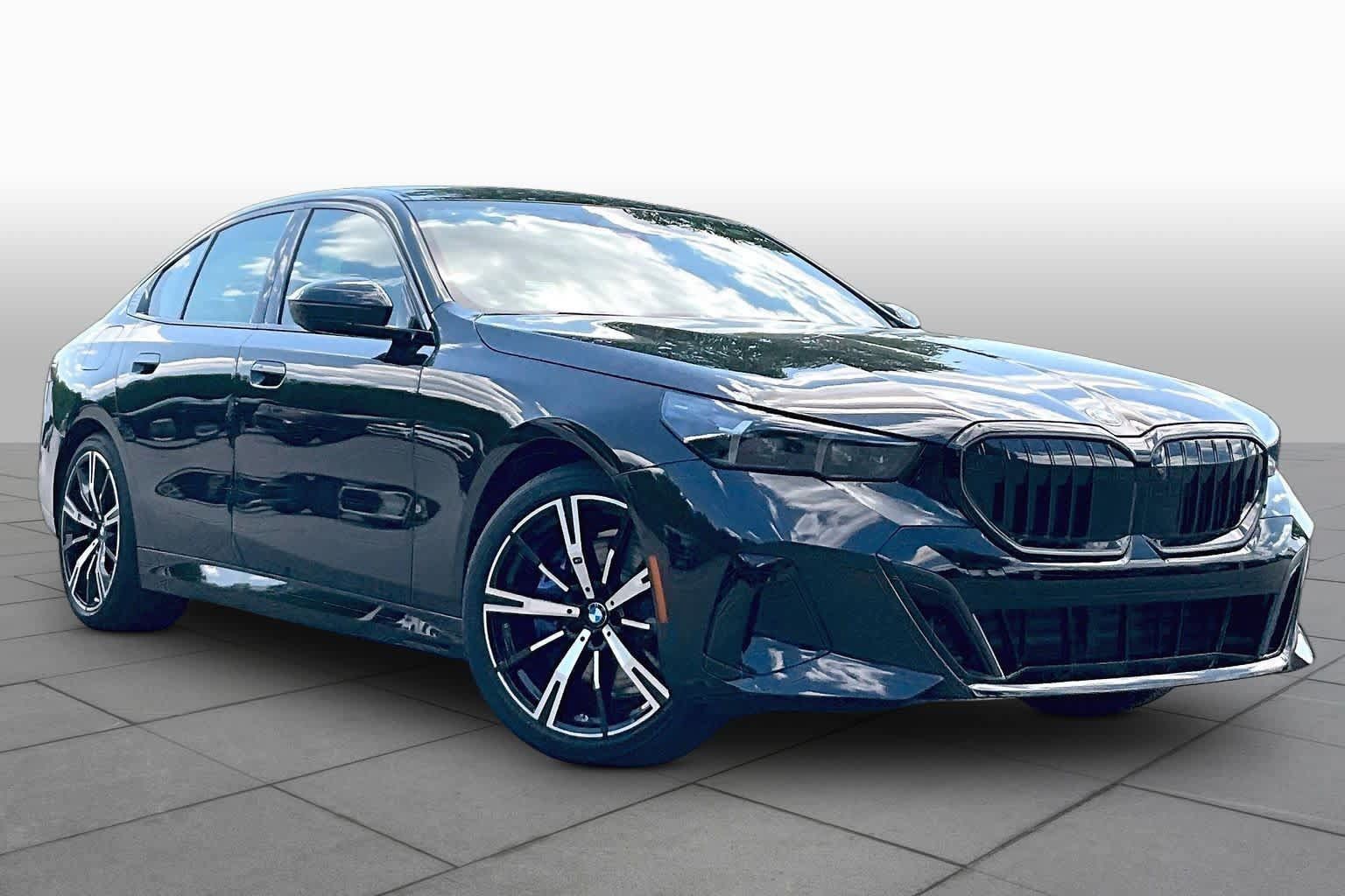 Used 2026 BMW 530i xDrive w/ M Sport Package AWD/4WD image 2