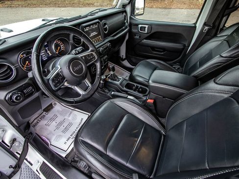 Used 2020 Jeep Wrangler Unlimited Sahara image 11