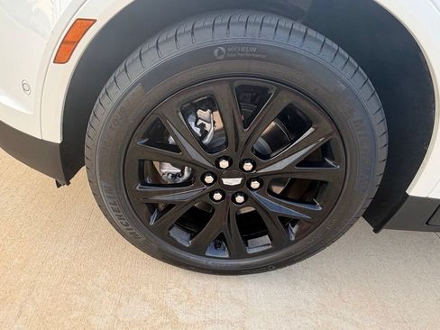 Used 2023 Cadillac XT5 Premium Luxury w/ Technology Package FWD image 9