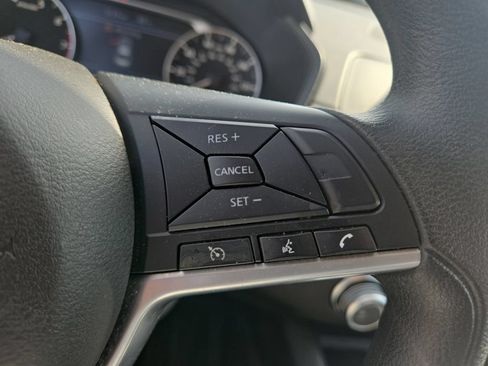 Used 2025 Nissan Altima 2.5 SV FWD image 15