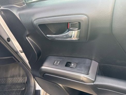 Used 2020 Toyota Tacoma TRD Sport image 12