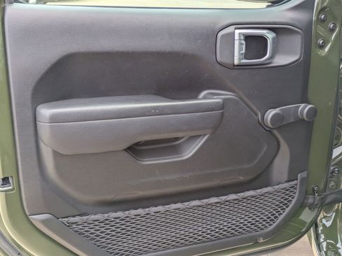 Used 2023 Jeep Gladiator Sport image 11