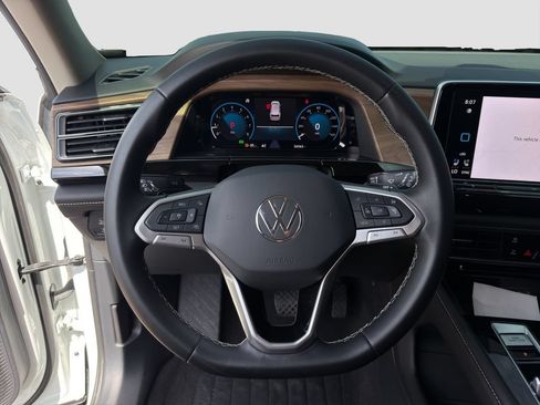 Used 2024 Volkswagen Atlas SE w/ Black Wheel Package AWD/4WD image 10
