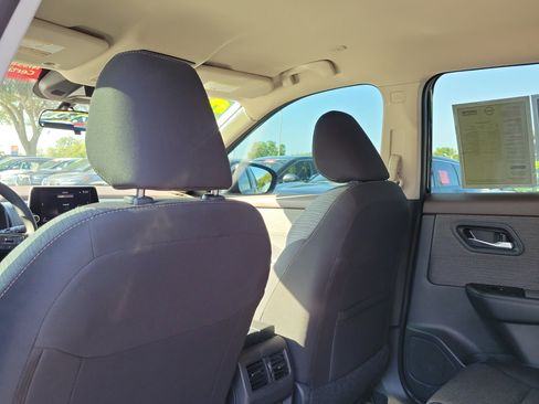 Certified 2023 Nissan Rogue SV FWD image 12