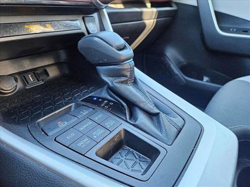 Used 2020 Toyota RAV4 XLE image 12