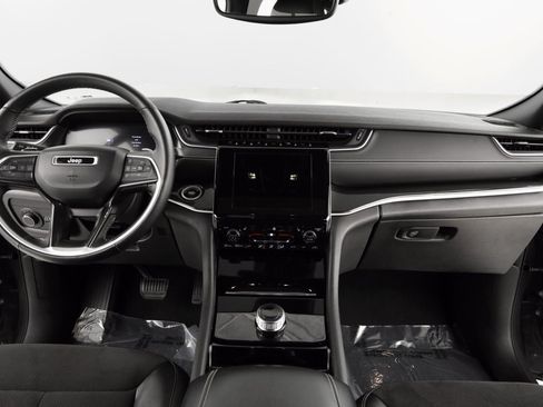 Certified 2022 Jeep Grand Cherokee Altitude image 2