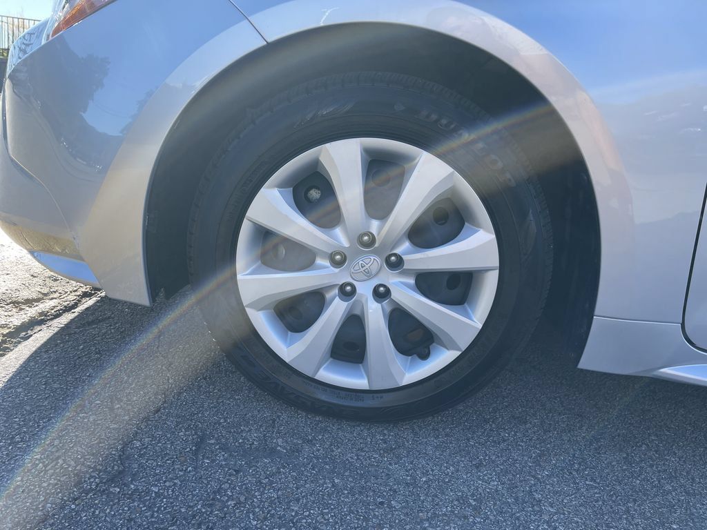 Used 2024 Toyota Corolla LE FWD image 9
