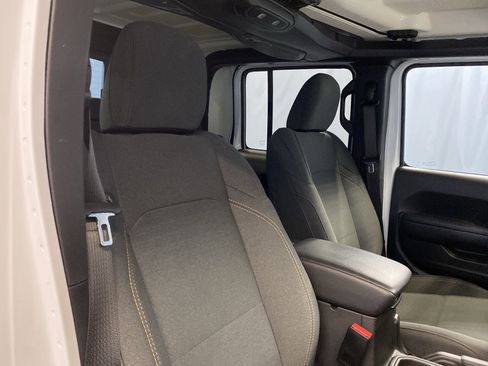 Certified 2024 Jeep Gladiator Sport image 36