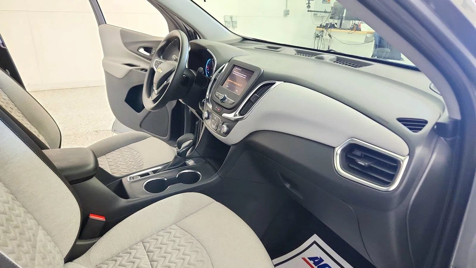 Used 2024 Chevrolet Equinox LS w/ LS Convenience Package FWD image 28