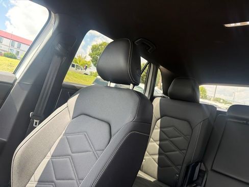 Used 2025 Volkswagen Atlas Cross Sport SE FWD image 27