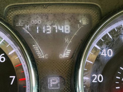 Used 2015 Nissan Versa SV FWD image 31