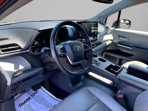 Used 2021 Toyota Sienna XLE w/ XLE Plus Package FWD image 14