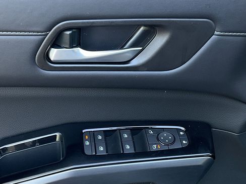 New 2026 Nissan Pathfinder SL image 12