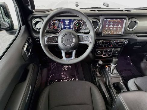 Used 2023 Jeep Wrangler Unlimited Sahara AWD/4WD image 22