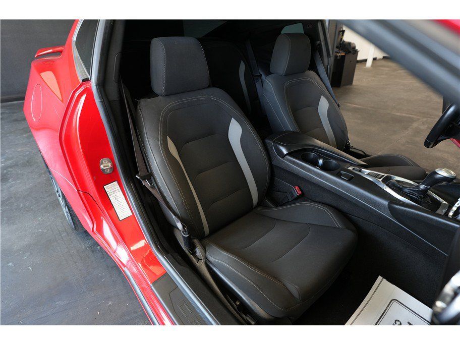 Used 2017 Chevrolet Camaro SS RWD image 11