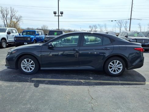 Used 2025 Toyota Camry LE FWD image 5