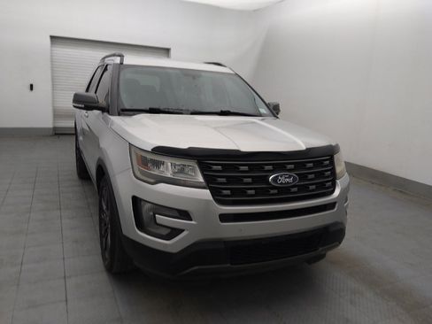 Used 2017 Ford Explorer XLT w/ Equipment Group 202A image 14