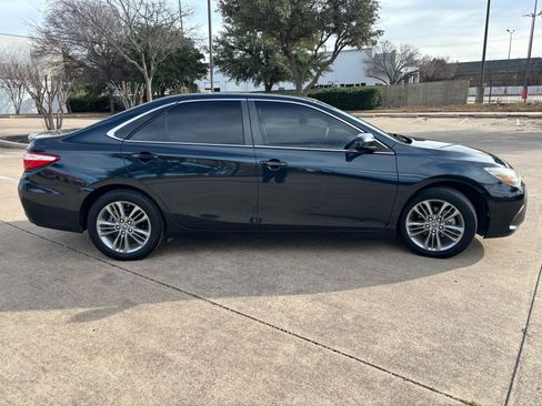 Used 2016 Toyota Camry LE image 4