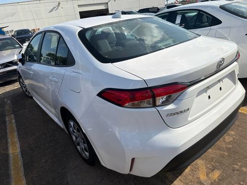 Used 2025 Toyota Corolla LE FWD image 4