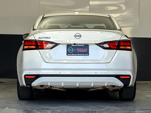 Used 2025 Nissan Altima 2.5 SV FWD image 4