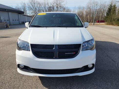 Used 2016 Dodge Grand Caravan SXT image 2