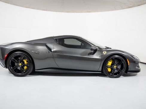 Used 2023 Ferrari 296 GTS RWD image 19