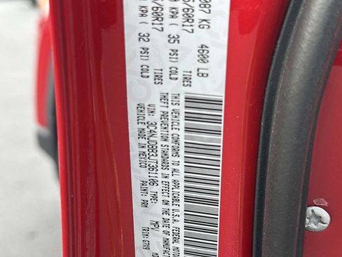 Used 2018 Jeep Compass Latitude w/ Popular Equipment Group AWD/4WD image 18