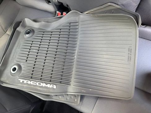 Used 2025 Toyota Tacoma SR5 AWD/4WD image 33