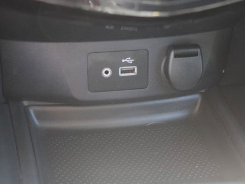 Used 2018 Nissan Rogue SV AWD/4WD image 8