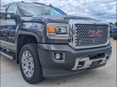 Used 2015 GMC Sierra 2500 Denali w/ Duramax Plus Package AWD/4WD image 12
