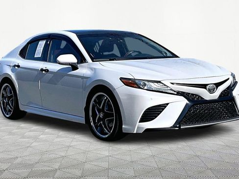 Used 2018 Toyota Camry XSE image 1