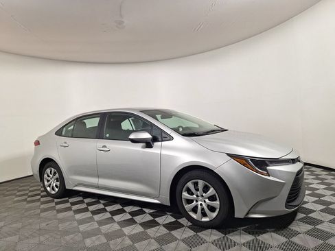 Used 2025 Toyota Corolla LE FWD image 3