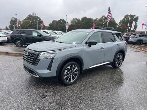 New 2026 Nissan Pathfinder Platinum w/ Cargo Package image 3