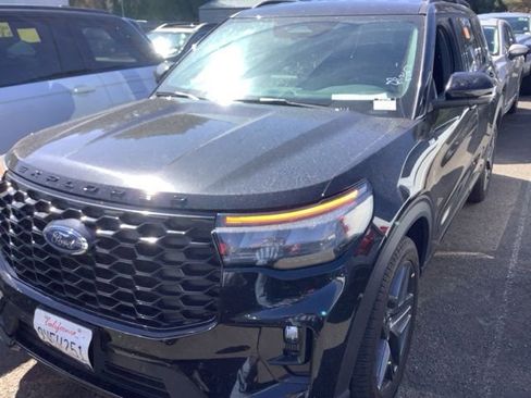 Used 2025 Ford Explorer ST-Line w/ ST-Line Street Pack AWD/4WD image 1