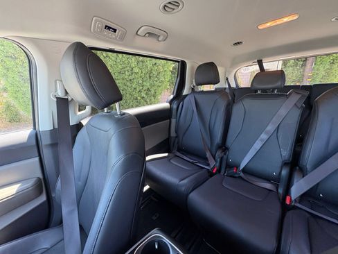 Used 2026 Kia Carnival FWD image 42