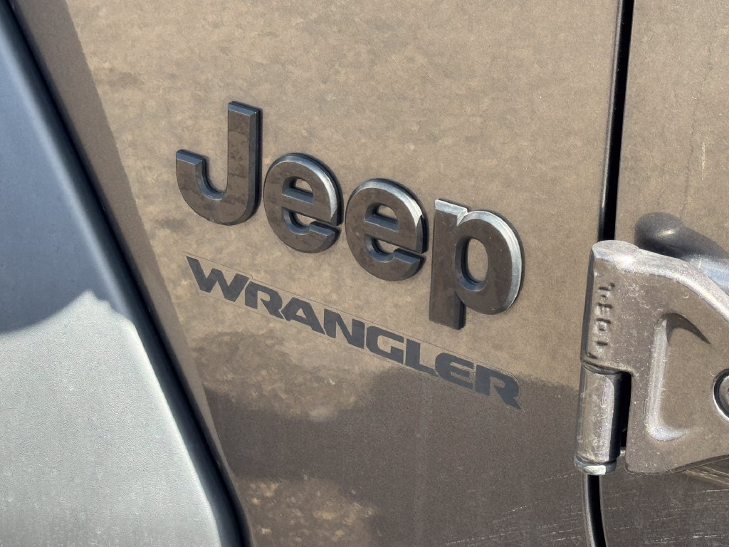 Used 2022 Jeep Wrangler Sport AWD/4WD image 6