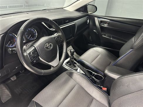 Used 2018 Toyota Corolla SE image 2