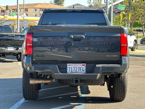 Used 2025 Toyota Tacoma TRD Off-Road image 4