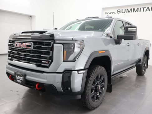 Used 2025 GMC Sierra 2500 AT4 w/ AT4 Premium Plus Package AWD/4WD image 7
