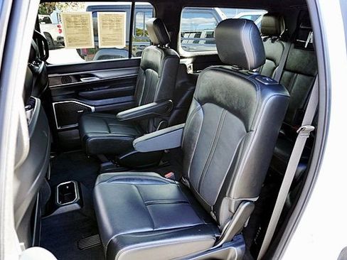 Certified 2025 Jeep Wagoneer Series II image 16