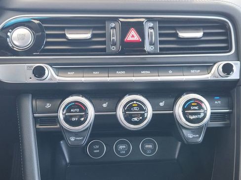 Used 2022 Genesis G70 2.0T image 17