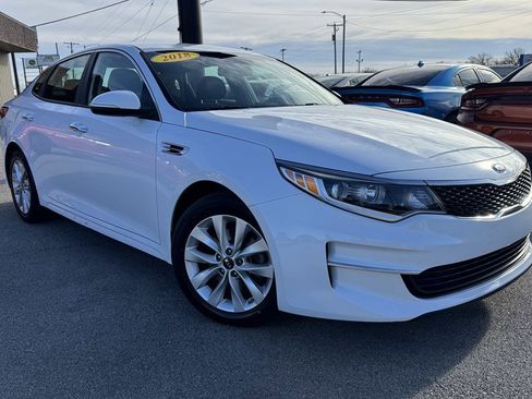 Used 2018 Kia Optima LX w/ Convenience Package image 2
