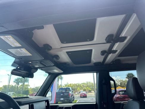 Certified 2025 Ford Bronco Badlands w/ Sasquatch Package AWD/4WD image 20