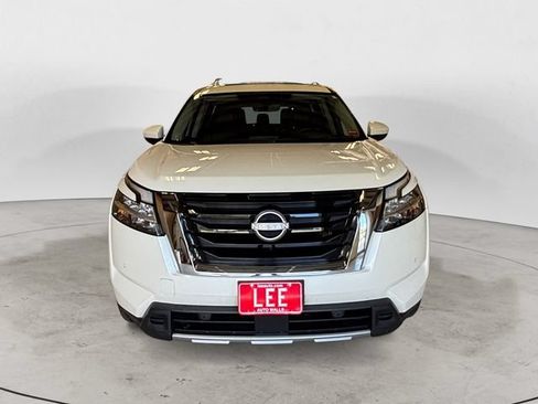 Used 2024 Nissan Pathfinder Platinum AWD/4WD image 9