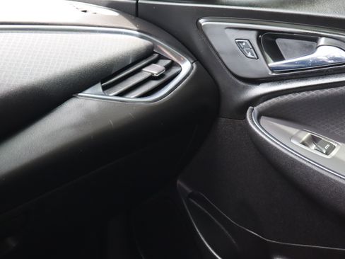 Used 2016 Chevrolet Malibu LT image 38