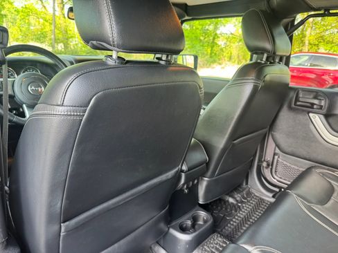 Used 2016 Jeep Wrangler Unlimited Rubicon image 19