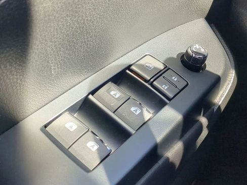 Used 2017 Toyota Highlander Limited image 24